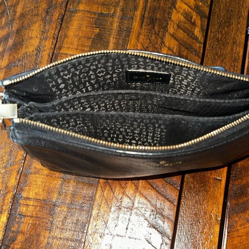 UEC Kate Spade New York JACKSON TRIPLE GUSSET         LEATHER CROSSBODY